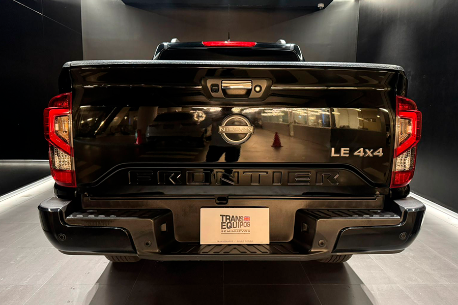 Nissan Frontier LE 4x4